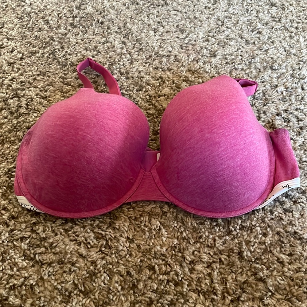 Victoria Secret’s T shirt lightly lined Demi bra